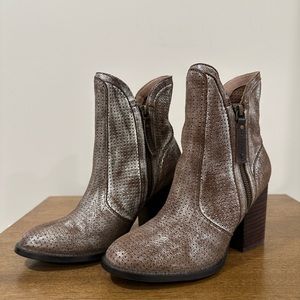 Seychelles Around the World block heel boots Sz 7